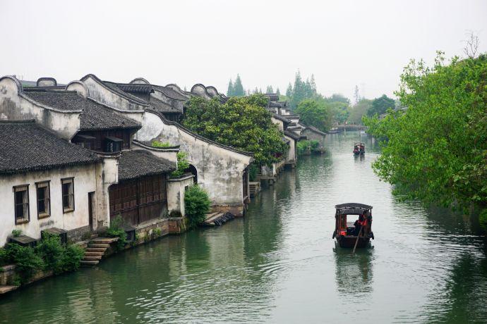 西栅是乌镇的精华所在,虽与东栅同为主要景区,但这里没有东栅的繁闹